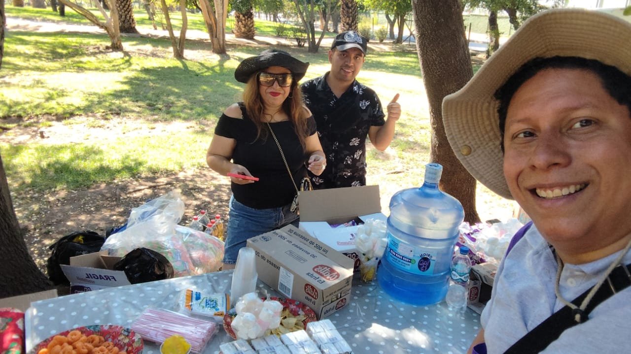 Actividad navideña en campamento dignidad